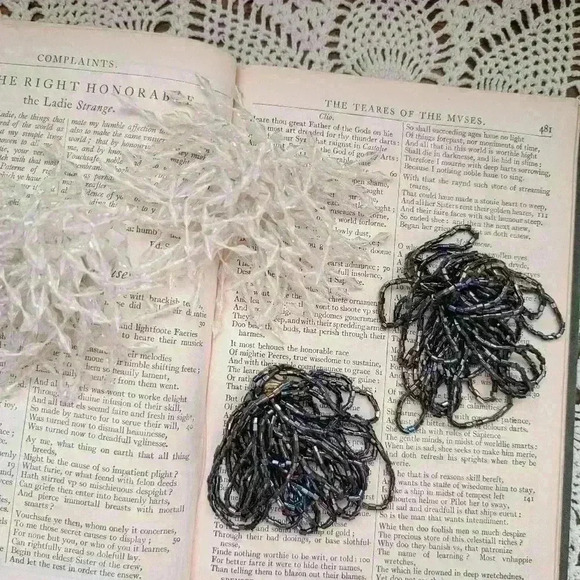 Pair of vintage 1950s sparkle clip on earrings - Picture 2 of 8